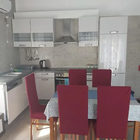 Tina Apartment *